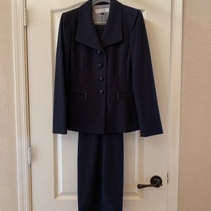 Women's Tahari Arthur Levine Suit 2 Piece Jacket/Pants Size 4 Black